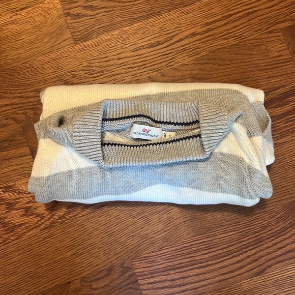 Vineyard vines striped grey sweater - Picture 3 of 3